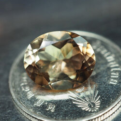 โทแพซสีแชมเปญ 4.23 กะรัต