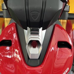 Motocorse headlight support cover สำหรับ Street fighter V4