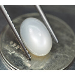 มูนสโตนหรือมุกดาหาร 2.30 กะรัตสีขาว