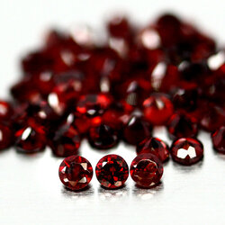 พลอยโกเมนแดง (Garnet) 1.43 กะรัต 45 ชิ้น 1.8 มิล