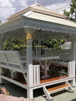 ( รหัส B2-กั้นเสา ) ศาลา ไม้สัก สีขาว คาครีม2ชั้น พิงหลังตั้ง มีกั้นข้างม้านั่งหน้า / ขนาด 2.00x2.00x3.00 เมตร