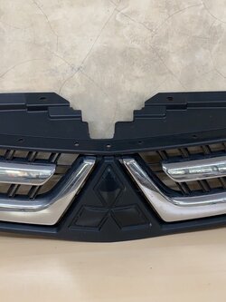 กระจังหน้า Mitsubishi Pajero 2014-15