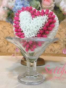 หัวใจดอกรักประดิษฐ์ (ปักดอกกุหลาบ ประดิษฐ์จากดิน)/ พานรับน้ำสังข์รูปหัวใจ/ พานรองแหวนหมั้น – ของชำร่วยงานแต่งงาน - Wedding souvenirs