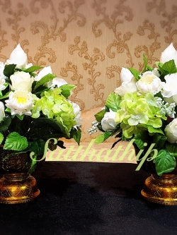 [สินค้าหมดชั่วคราว] แจกันดอกบัว - พานดอกบัวประดิษฐ์ - แจกันดอกบัวพับสีขาวผสมดอกไม้ประดับ - พานดอกบัวประดิษฐ์ - Lotus Flower