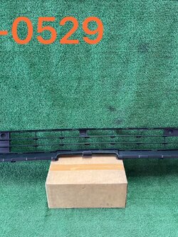 ช่องลมกันชนหน้าตัวกลาง Toyota Commuter 2014 แท้ศูนย์