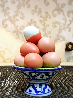 พานไข่ไก่ ประดิษฐ์จากดิน