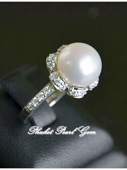 Flower Pearl Ring แหวนไข่มุก รูปดอกไม้
