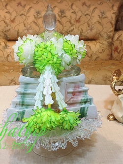 พวงมาลัยผ้า ดอกมัม สีขาว,เขียว (สีประจำวันพุธ) - พวงมาลัยผ้า ประจำวันพุธ - Fabric garland