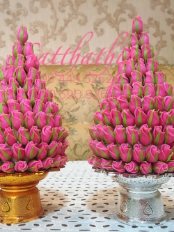 พานพุ่มดอกกุหลาบ ประดิษฐ์จากดิน [4 นิ้ว 1,590 บาท/คู่]