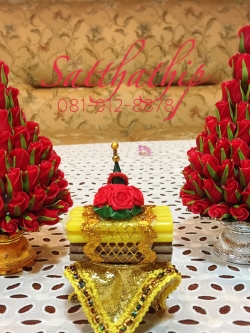 ชุดพานพุ่มดอกกุหลาบ ประดิษฐ์จากดิน