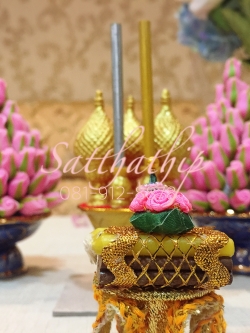 พานพุ่มดอกกุหลาบ ประดิษฐ์จากดิน [3.5 นิ้ว 1,100 บาท/คู่]