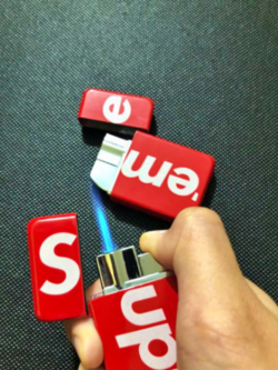 ไฟแช็คแก๊ส ไฟฟู่ Sup สีแดง เติมแก๊สได้ ปรับระดับได้ วัสดุคุณภาพสูง