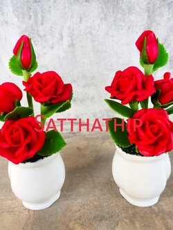 แจกันดอกกุหลาบ สีแดง ประดิษฐ์จากดิน