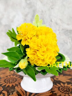 ชุดกรวยดอกดาวเรือง ประดิษฐ์จากดิน