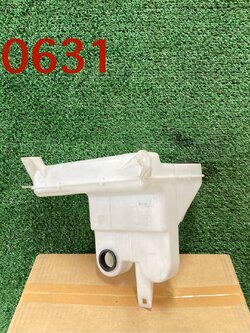 กระปุกฉีดน้ำกระจก Toyota Vigo 2004-2014 แท้ศูนย์