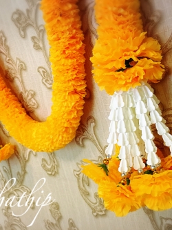 พวงมาลัยผ้าสองชาย [แบบตัดก้านดอก ร้อยแน่น 400 บาท/เมตร]