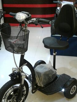 Scooter ไฟฟ้า 3 ล้อ รุ่นไหม่ มอเตอร์+ไฟ แรงกว่า48V 500W เด็ก-ผู้ใหญ่ใช้ได้ เหมาะใช้ขี่ตรวจงานพร้อมสายชาร์ตไฟฟ้ารับน้ำหนักได้140ก.กใช้ง่ายล้อหลัง10นิ้ว