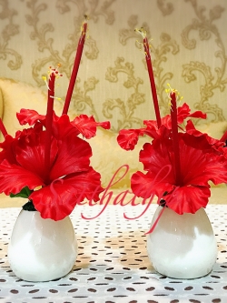 แจกันดอกชบา - ดอกชบาประดิษฐ์ - แจกันดอกชบาสีแดง (ข้างละ 3 ดอก) ประดิษฐ์จากดิน - แจกันดอกชบาประดิษฐ์