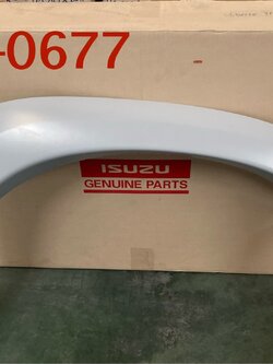 คิ้วแผงกะบะ R Isuzu D-Max 2010+แท้ศูนย์