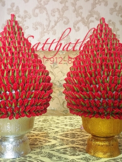 พานพุ่มกุหลาบ ประดิษฐ์จากดิน [7.5 นิ้ว 3,500 บาท/คู่]