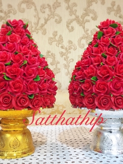 พานพุ่มดอกกุหลาบ ประดิษฐ์จากดิน [6 นิ้ว 3,800 บาท/คู่]