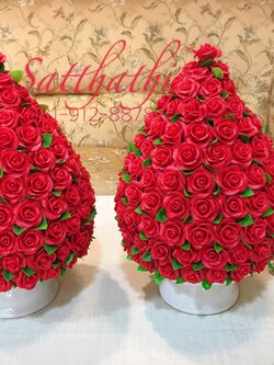 พานพุ่มดอกกุหลาบ ประดิษฐ์จากดิน [9 นิ้ว 7,600 บาท/คู่]