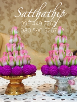 พานพุ่มดอกกุหลาบผสมดอกบานไม่รู้โรย ประดิษฐ์จากดิน [3 นิ้ว 650 บาท/คู่]