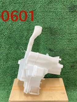 กระปุกฉีดน้ำกระจกหน้า Subaru ไม่ทราบรุ่น แท้ศูนย์