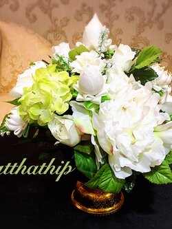 [สินค้าหมดชั่วคราว] แจกันดอกบัว - พานดอกบัวประดิษฐ์ - แจกันดอกบัวพับสีขาวผสมดอกไม้ประดับ - พานดอกบัวประดิษฐ์ - Lotus Flower