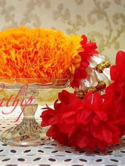 ชุดพวงมาลัยผ้าดอกดาวเรือง พร้อมพานแก้ว - Fabric garland