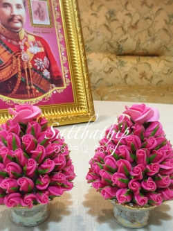 พานพุ่มดอกกุหลาบ ประดิษฐ์จากดิน [3.5 นิ้ว 1,100 บาท/คู่]