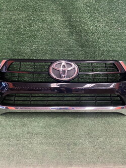 กระจังหน้า โครเมี่ยม ใหม่ แท้ Toyota Revo 2020-2023