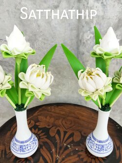 แจกันดอกบัว - ดอกบัวประดิษฐ์ - แจกันดอกบัวพับสีขาว (ข้างละ 3 ดอก) ประดิษฐ์จากดิน - แจกันดอกบัวประดิษฐ์ - Lotus Flower