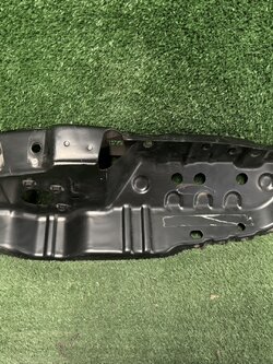 เหล็กเบ้าไฟท้าย R Mitsubishi Triton