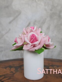 แจกันดอกกุหลาบ สีชมพู ประดิษฐ์จากดิน