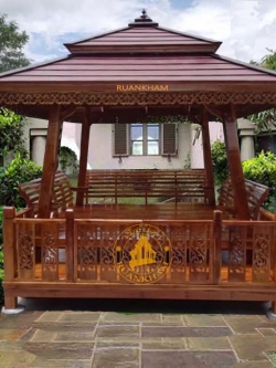 ( รหัส D1/3 รบ.รั้วปิด ) ศาลาไม้สัก สีเงา แหย่ง หลังคาสีน้ำตาล เสาเหลี่ยมเอียง มีระเบียงรั้ว / ขนาด 2.30x2.30x3.00 เมตร