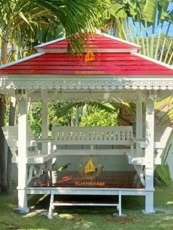 ( รหัส..B3.) ศาลาไม้สัก สีขาว หลังคาสีแดง พิงหลังสัปรด / ขนาด 2.00x2.00x3.00 เมตร