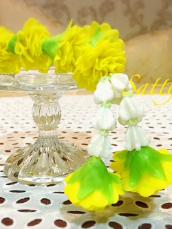 ชุดพวงมาลัยดอกดาวเรือง ประดิษฐ์จากดิน พร้อมพานแก้ว - Marigold garland - Marigold mala