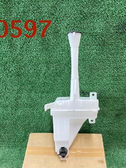 กระปุกฉีดน้ำกระจกหน้า พร้อมมอเตอร์ Toyota Alits 2008+แท้ศูนย์