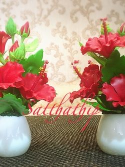 แจกันดอกชบา - ดอกชบาประดิษฐ์ - แจกันดอกชบาสีแดง (ข้างละ 7 ดอก) ประดิษฐ์จากดิน - แจกันดอกชบาประดิษฐ์