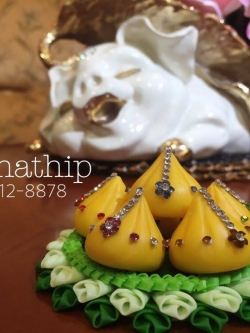 ชุดขนมโมทกะสำหรับถวายพระพิฆเนศ ประดิษฐ์จากดิน ประดับคริสตัล - Modak