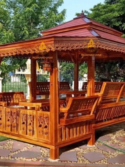 ( รหัส.C3-S รั้วรอบ ) ศาลาไม้สัก สีเงา หลังคาสีน้ำตาล หลังพิงสัปรด เพิ่มระเบียงม้านั่งคู่ / ขนาด 2.00x3.20x3.00 เมตร