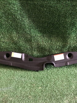 พลาสติกครอบกลอน Toyota Prius 2009