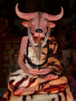 ปู่ฤาษีหน้าวัว หุ่นขี้ผึ้งเนื้อไฟเบอร์ แต่งผ้าฤาษีจริง