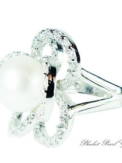 Flower Huge Pearl Ring