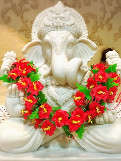 ดอกชบา - พวงมาลัยดอกชบา สีแดง ประดิษฐ์จากดิน/พวงมาลัยถวายพระพิฆเนศ-พระแม่ - Garland