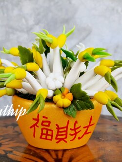 ถั่วงอก ประดิษฐ์จากดิน กระถางก้อนทอง/ ผลไม้มงคล ประดิษฐ์จากดิน กระถางก้อนทอง *ตัวหนังสือจีน แปลว่า ร่ำรวย โชคลาภ