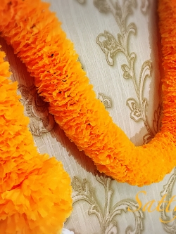 พวงมาลัยผ้าสองชาย [แบบตัดก้านดอกร้อยแน่น 400 บาท/เมตร]