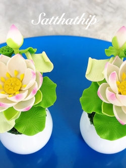 แจกันดอกบัว - ดอกบัวประดิษฐ์ - แจกันดอกบัวหลวงสีขาวอมชมพู (ข้างละ 1 ดอก) ประดิษฐ์จากดิน - แจกันดอกบัวประดิษฐ์ - Lotus Flower