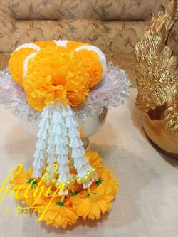 พวงมาลัยผ้า ดอกคาเนชั่น (ร้อยด้วยกลีบ) สีเหลืองส้ม - Fabric garland